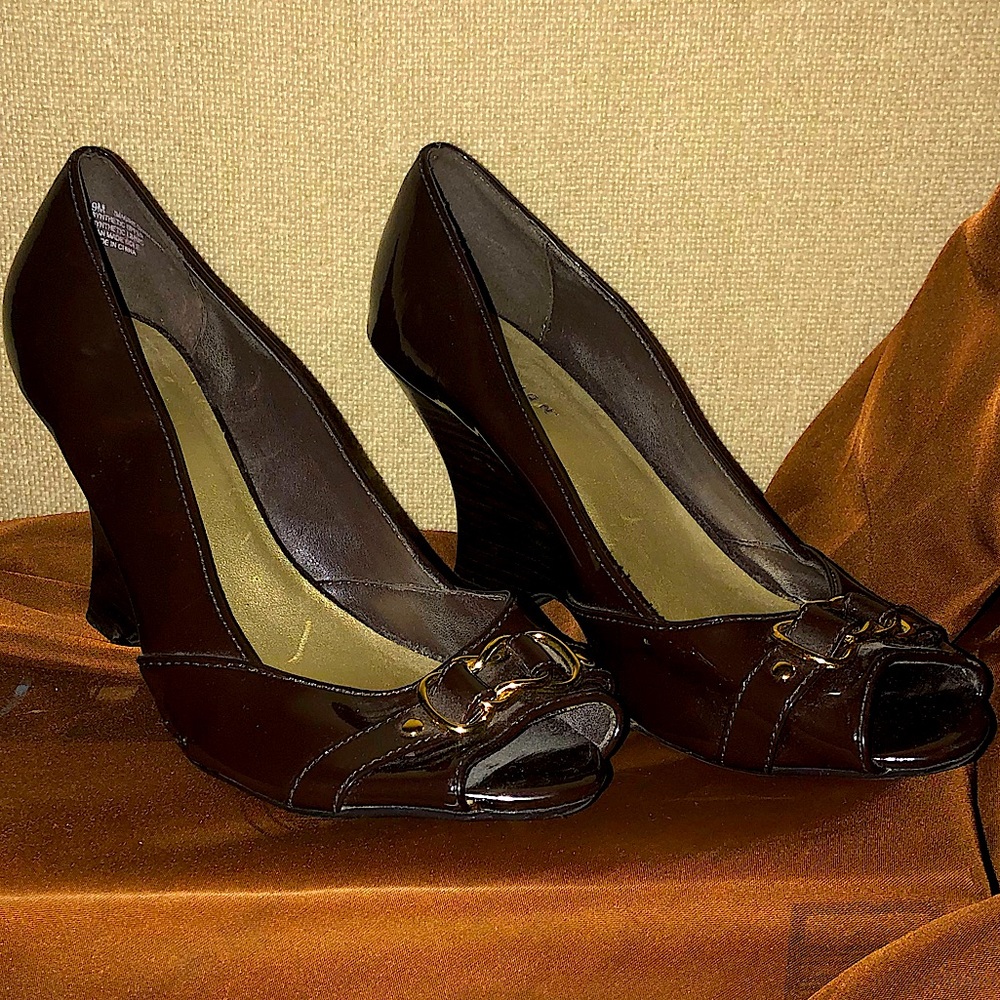 Cute baby brown shoes. Really cute 👠